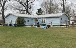 52421 Arnold Street, Dowagiac, MI 49047