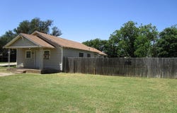 841 S 5th Avenue, Munday, TX 76371