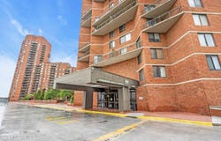 2508 Harmon Cove Tower, Secaucus, NJ 07094