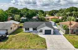 717 Holly Avenue, Fort Pierce, FL 34982