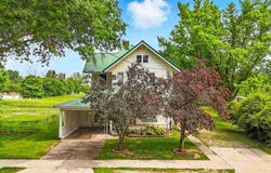 301 W Fountain St, Brighton, IA 52540