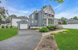100 Woodside Avenue, Hasbrouck Heights, NJ 07604