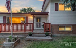 1115 N 6th E, Mountain Home, ID 83647-2033