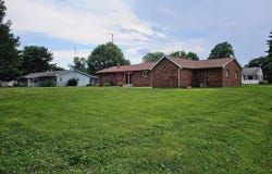 727 JOHNSON Street, Carlinville, IL 62626