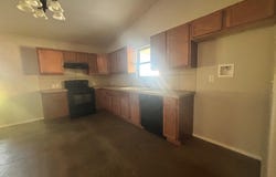 808 N Walnut St, Hutchinson, KS 67501