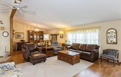 3334 NW Black Hawk Ave, Oxford, IA 52322