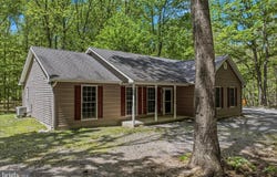 196 FLAGSTONE Lane, BERKELEY SPRINGS, WV 25411