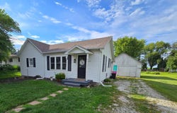 320 W State St, Good Hope, IL 61438