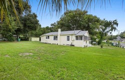 409 W BERESFORD AVENUE, DELAND, FL 32720