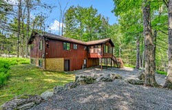 123 Lake Drive E, Clifton Township, PA 18424