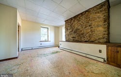 2165 STATE STREET, ALBURTIS, PA 18011