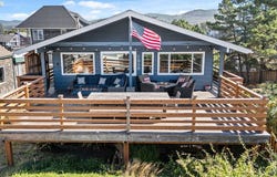 1616 N COLUMBIA St, Seaside, OR 97138