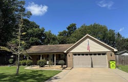 1012 S Leslie Street, Stuttgart, AR 72160