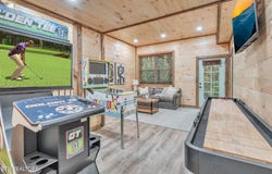 3138 White Falcon Way, Pigeon Forge, TN 37863