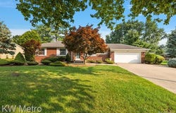 18241 Dunblaine Avenue, Beverly Hills, MI 48025