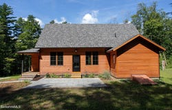1427 Hewins St, Sheffield, MA 01257