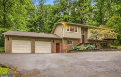 8016 LAKE Drive, MANASSAS, VA 20111