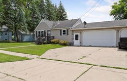415 E Washington Street, Le Center, MN 56057