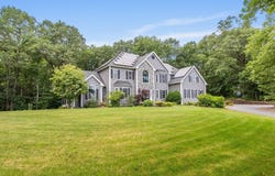 9 Winter Hill Rd, Lunenburg, MA 01462