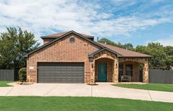 315 Navajo Trail, Gainesville, TX 76240