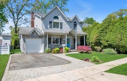 5 Willow Road, New Hyde Park, NY 11040