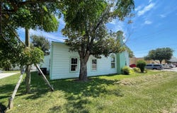201 E 6th St, Lampasas, TX 76550