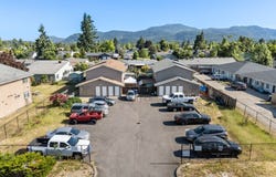 1194 R ST, Springfield, OR 97477