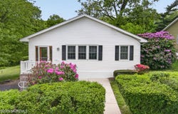 16 Oneida Avenue, Atlantic Highlands, NJ 07716