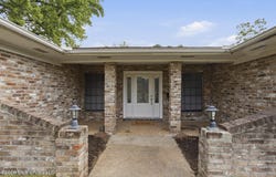 576 Woodson Drive, Jackson, MS 39206