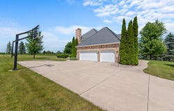 7740 W Rolling Field Dr, Mequon, WI 53097