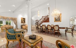 16230 Meadowcrest Rd, Sherman Oaks, CA 91403