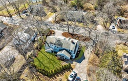 70 Lakeview Avenue, Falmouth, MA 02540