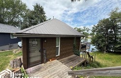 1041 Lakeshore Drive, Brooklyn, IA 52211