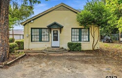106 S College St, Lindale, TX 75771