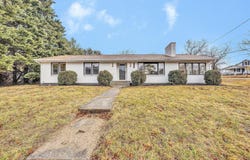 5401 Warwood Dr, Roanoke, VA 24018