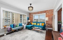 325 W 3rd St, Long Beach, CA 90802