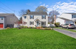 26 Seafield Lane, Bay Shore, NY 11706