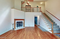 512 Valley College Dr, Louisville, KY 40272