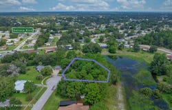 . Lakeview Court, Spring Hill, FL 34608
