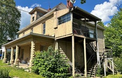 114 Petroleum Ave, Claysville, PA 15323