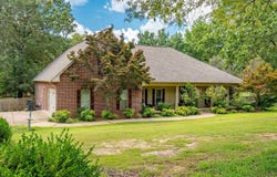 170 PARKWAY Square, Pearcy, AR 71964