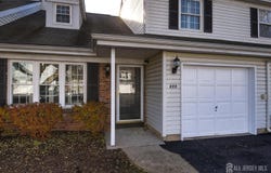 277 Edgeware Court, Franklin, NJ 08873