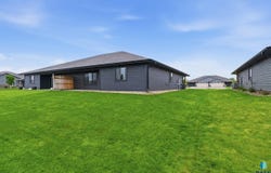 1506 W 20th Ave, Mitchell, SD 57301