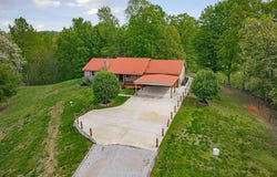 448 Daniels Ln, Celina, TN 38551