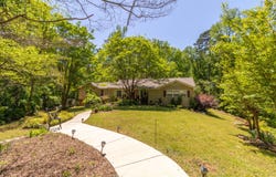 200 Lakewood Rd, Columbus, MS 39705