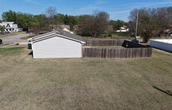 121 E 11th St, Harper, KS 67058