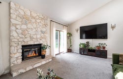 4470 S 85th St, Greenfield, WI 53228