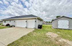 1302 CLAIRMONT CIR, Sergeant Bluff, IA 51054