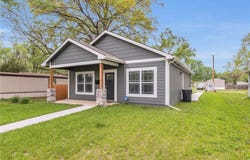 923 E 9th Street, Ottawa, KS 66067