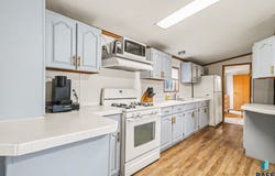 901 N Doland Pl, Sioux Falls, SD 57107